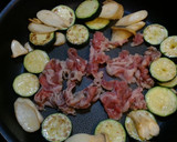 ズッキーニと豚肉のオイマヨ炒め！作り方3写真