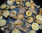 ズッキーニと豚肉のオイマヨ炒め！作り方4写真