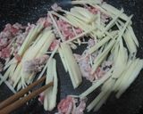 かまぼこと豚ひき肉の炒め物作り方3写真