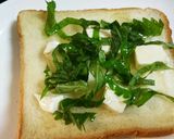 朝ごはんに~クリームチーズ大葉トースト☆作り方1写真