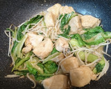 簡単☆鶏胸とレタスとモヤシのオイマヨ炒め作り方4写真