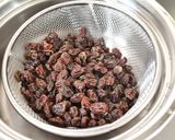 簡単便利♪レーズンのリンゴ酢はちみつ漬け作り方3写真