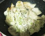 豚バラ肉と長ネギの塩麹炒め作り方2写真