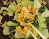 青梗菜&卵♡きのこ入りヘルシー炒め♡作り方9写真