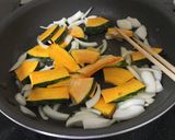 素材2ツ！カボチャ&玉ねぎの胡椒炒め作り方3写真