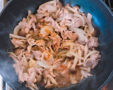 しめじと玉ねぎ入り♡豚肉のカレーマヨ炒め作り方7写真