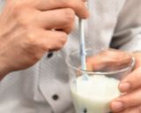 ぷるぷる寒天ドリンク黒みつコーヒー牛乳作り方4写真