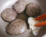 トマトとキャベツのふっくらハンバーグ作り方6写真