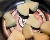 鶏手羽元とジャガイモのカレー風煮込み作り方3写真