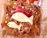 簡単時短★牛丼 おさかなさん弁当作り方1写真