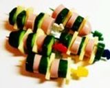 お弁当に「きゅうりとソーセージタワー」作り方3写真