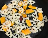 お酢入りでさっぱり☆蓮根と南瓜の甘辛作り方4写真