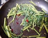 タイ風＊空芯菜のピリ辛ガーリック炒め作り方3写真
