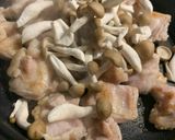 鶏肉と小松菜・しめじの味噌マヨ炒め☆作り方3写真