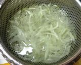 キュウリとイカ薫製のワサビ味噌和え作り方2写真