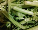 春菊の茎とベーコン炒め作り方1写真
