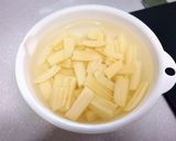 牛すじとレンコンのきんぴら作り方1写真