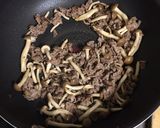 しめじとピーマンと牛肉のオイスター炒め作り方2写真
