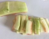 西瓜の皮、ごま油炒め作り方1写真