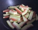 西瓜の皮、ごま油炒め作り方2写真