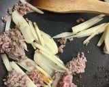 じゃがいもと豚ミンチ肉の炒め物作り方2写真