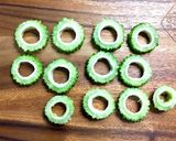 お弁当に♪さわやかお抹茶ゴーヤの肉詰め作り方1写真
