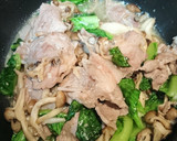 簡単☆豚肉とシメジとレタスの塩麹炒め作り方3写真