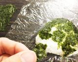幼児おにぎりの海苔（鰹節&塩昆布）作り方3写真