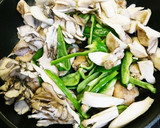 鶏とキノコとピーマンの甘辛炒め作り方4写真