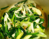 鯖水煮缶詰めでニラとネギの卵炒め！作り方2写真
