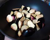 簡単！厚切り豚バラ肉と夏野菜の甘辛炒め作り方5写真