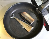 丸ごと☆秋刀魚ときのこの炊き込みご飯作り方6写真