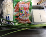 白だしで簡単。カニカマえのき豆腐のスープ作り方1写真