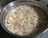 白だしで簡単。カニカマえのき豆腐のスープ作り方3写真