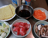 簡単☆すき焼き風♪甘辛味の焼きそば作り方1写真