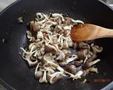 本しめじ、ヒラタケ、夏野菜のソース炒め作り方5写真