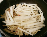 ごぼうと大根とベーコンの塩バタ醤油作り方6写真