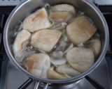生姜風味が効いた煮込み麩の肉じゃが風煮物作り方3写真