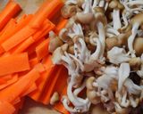 簡単♪レタスとパプリカきのこの中華スープ作り方1写真