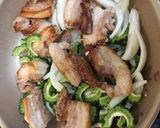 豚バラ肉とゴーヤのニンニク醤油炒め☆作り方3写真