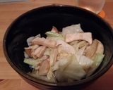ｷｬﾍﾞﾂ、ｷﾉｺ、めんつゆとｺﾞﾏ油。作り方2写真