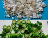オクラとエノキでとろ～り鶏むね肉炒め作り方3写真