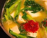 ほうれん草・豆腐のピリ辛味噌汁。作り方3写真