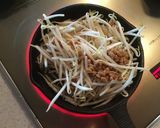 納豆と塩レモンチキンでもやし炒め作り方2写真