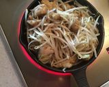 納豆と塩レモンチキンでもやし炒め作り方3写真