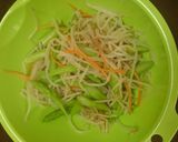 モヤシを中心に野菜をナムる。作り方2写真