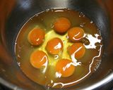 贅沢な材料で手作りカステラを♪作り方3写真