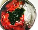 チキンとパプリカとワカメの和え物作り方1写真