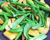 簡単！万願寺とうがらしとナゲットの炒め物作り方2写真
