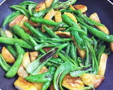 簡単！万願寺とうがらしとナゲットの炒め物作り方4写真